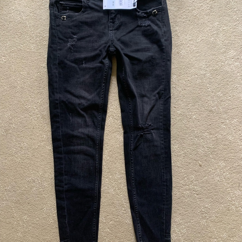 NWT. Black mid skinny Zara jean. Rip look.  Sure cute new worn. Super stretch